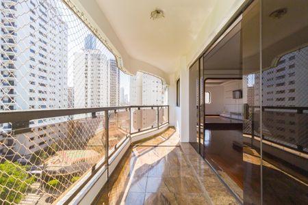 Apartamento à venda com 300m², 5 quartos e 3 vagasVaranda