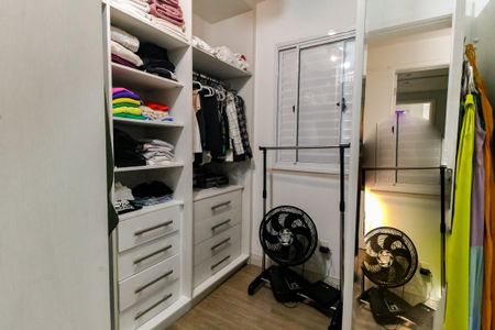 Apartamento à venda com 62m², 2 quartos e 1 vaga Apartamento à venda com 62m², 2 quartos e 1 vagaCloset da suíte