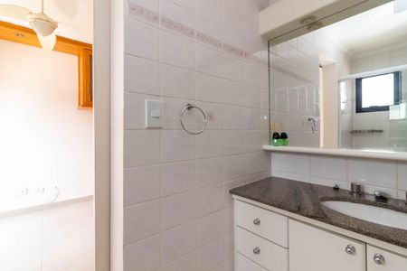 Apartamento à venda com 105m², 3 quartos e 3 vagas Apartamento à venda com 105m², 3 quartos e 3 vagasBanheiro da Suíte
