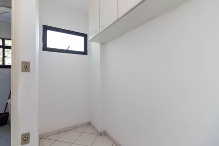 Apartamento à venda com 105m², 3 quartos e 3 vagas Apartamento à venda com 105m², 3 quartos e 3 vagasQuarto de Serviço