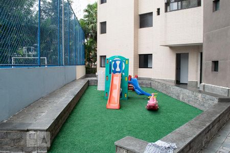 Apartamento à venda com 105m², 3 quartos e 3 vagas Apartamento à venda com 105m², 3 quartos e 3 vagasÁrea comum - Playground