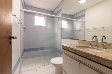 Casa à venda com 260m², 3 quartos e 3 vagasBanheiro da Suíte 1