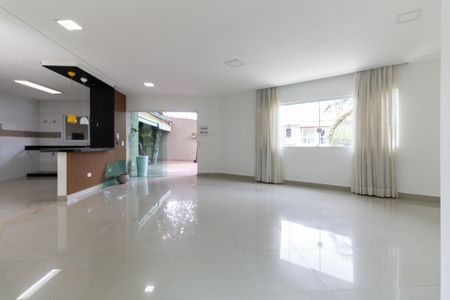 Sala de casa à venda com 3 quartos, 260m² em Bosque da Saúde, São Paulo