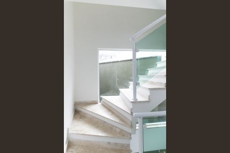 Casa à venda com 260m², 3 quartos e 3 vagasEscada