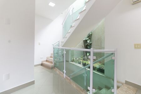 Casa à venda com 260m², 3 quartos e 3 vagasEscada