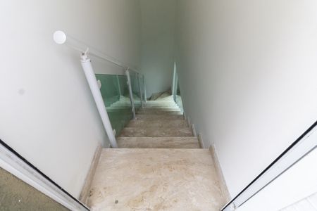 Casa à venda com 260m², 3 quartos e 3 vagasEscada