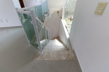 Casa à venda com 260m², 3 quartos e 3 vagasEscada