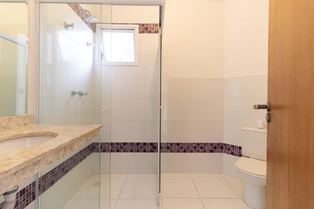 Casa à venda com 260m², 3 quartos e 3 vagasBanheiro da Suíte 2