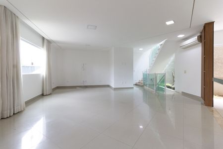 Sala de casa para alugar com 3 quartos, 260m² em Bosque da Saúde, São Paulo