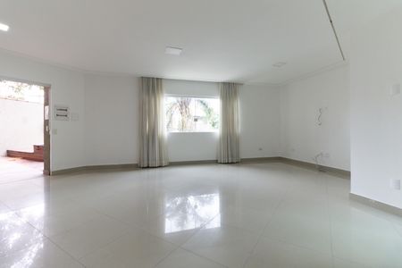 Casa à venda com 260m², 3 quartos e 3 vagasSala