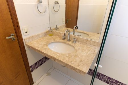 Casa à venda com 260m², 3 quartos e 3 vagasBanheiro da Suíte 2