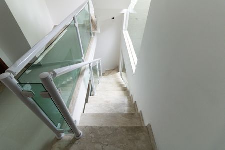 Casa à venda com 260m², 3 quartos e 3 vagasEscada