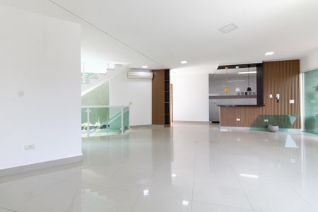 Casa à venda com 260m², 3 quartos e 3 vagasSala