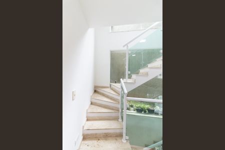 Casa à venda com 260m², 3 quartos e 3 vagasEscada