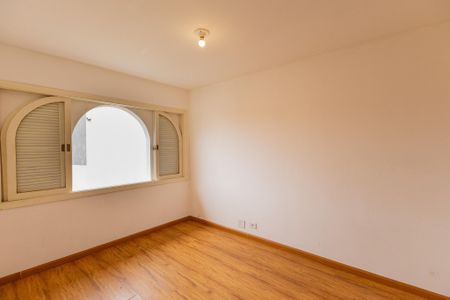 Casa para alugar com 638m², 3 quartos e 4 vagas Casa para alugar com 638m², 3 quartos e 4 vagasQuarto de Serviço 3