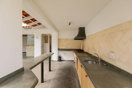 Casa para alugar com 638m², 3 quartos e 4 vagas Casa para alugar com 638m², 3 quartos e 4 vagasÁrea comum - Churrasqueira