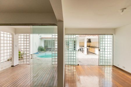 Casa para alugar com 638m², 3 quartos e 4 vagas Casa para alugar com 638m², 3 quartos e 4 vagasSala de Jantar