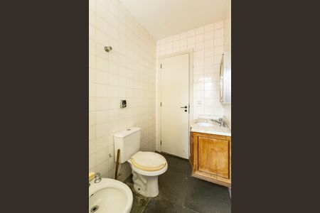 Casa para alugar com 638m², 3 quartos e 4 vagas Casa para alugar com 638m², 3 quartos e 4 vagasBanheiro de serviço 2