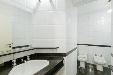 Casa para alugar com 638m², 3 quartos e 4 vagas Casa para alugar com 638m², 3 quartos e 4 vagasBanheiro da Suíte