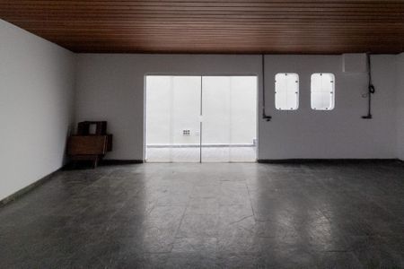 Casa para alugar com 638m², 3 quartos e 4 vagas Casa para alugar com 638m², 3 quartos e 4 vagasÁrea comum - Salão de Ginastica