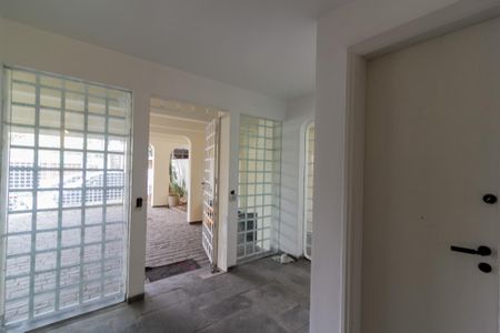 Casa para alugar com 638m², 3 quartos e 4 vagas Casa para alugar com 638m², 3 quartos e 4 vagasHall de entrada Principal