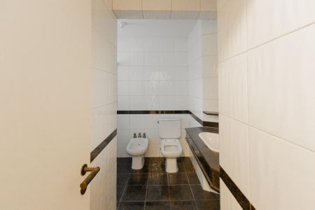 Casa para alugar com 638m², 3 quartos e 4 vagas Casa para alugar com 638m², 3 quartos e 4 vagasBanheiro da Suíte 3