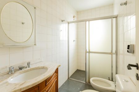 Casa para alugar com 638m², 3 quartos e 4 vagas Casa para alugar com 638m², 3 quartos e 4 vagasBanheiro de serviço 2