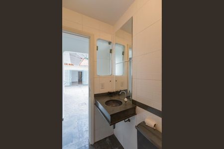 Casa para alugar com 638m², 3 quartos e 4 vagas Casa para alugar com 638m², 3 quartos e 4 vagasBanheiro de serviço 1