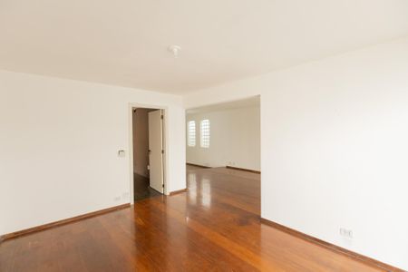 Casa para alugar com 638m², 3 quartos e 4 vagas Casa para alugar com 638m², 3 quartos e 4 vagasSala de Jantar