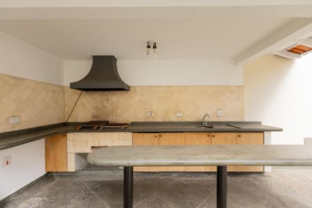 Casa para alugar com 638m², 3 quartos e 4 vagas Casa para alugar com 638m², 3 quartos e 4 vagasÁrea comum - Churrasqueira