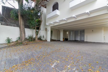 Casa para alugar com 638m², 3 quartos e 4 vagas Casa para alugar com 638m², 3 quartos e 4 vagasGaragem