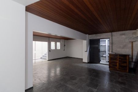 Casa para alugar com 638m², 3 quartos e 4 vagas Casa para alugar com 638m², 3 quartos e 4 vagasÁrea comum - Salão de Ginastica