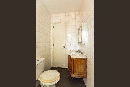 Casa para alugar com 638m², 3 quartos e 4 vagas Casa para alugar com 638m², 3 quartos e 4 vagasBanheiro de serviço 2