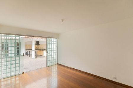Casa para alugar com 638m², 3 quartos e 4 vagas Casa para alugar com 638m², 3 quartos e 4 vagasSala de Jantar