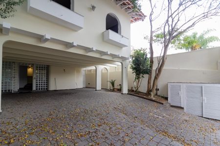 Casa para alugar com 638m², 3 quartos e 4 vagas Casa para alugar com 638m², 3 quartos e 4 vagasGaragem