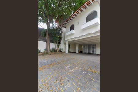 Casa para alugar com 638m², 3 quartos e 4 vagas Casa para alugar com 638m², 3 quartos e 4 vagasGaragem