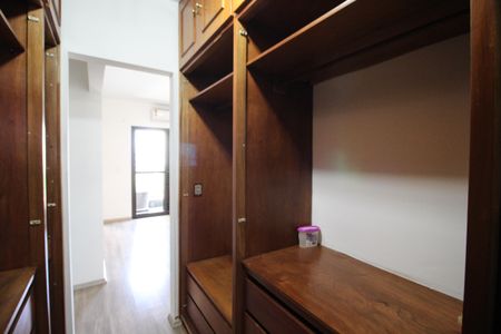 Apartamento à venda com 185m², 3 quartos e 3 vagasCloset da Suíte 1