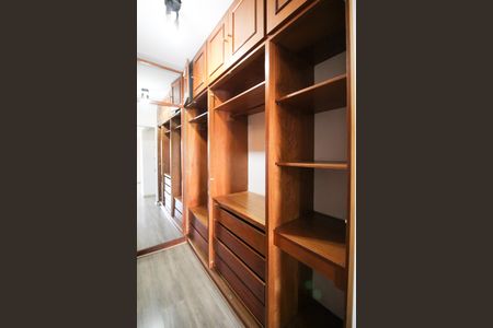 Apartamento à venda com 185m², 3 quartos e 3 vagasCloset da Suíte 1