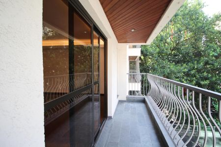 Apartamento à venda com 185m², 3 quartos e 3 vagasVaranda