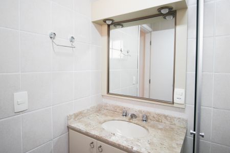 Apartamento à venda com 185m², 3 quartos e 3 vagasBanheiro 2 da Suíte 1