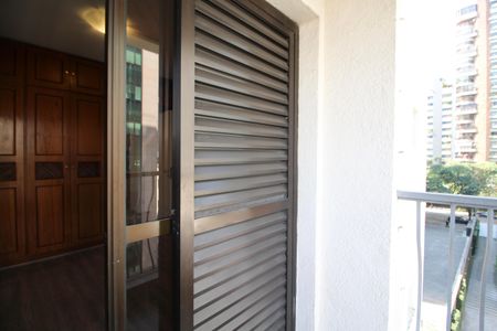 Apartamento à venda com 185m², 3 quartos e 3 vagasVaranda 2 da Suíte 1