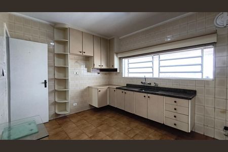Casa à venda com 250m², 2 quartos e 2 vagas Casa à venda com 250m², 2 quartos e 2 vagasCozinha