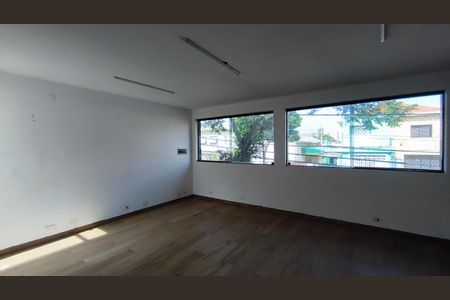 Casa à venda com 250m², 2 quartos e 2 vagas Casa à venda com 250m², 2 quartos e 2 vagasSala