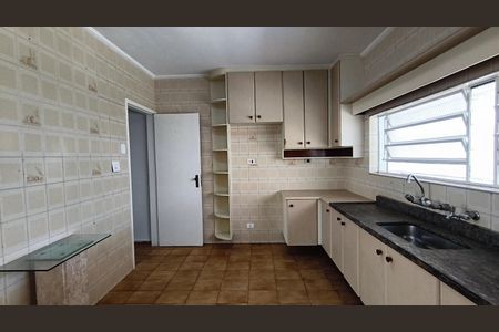 Casa à venda com 250m², 2 quartos e 2 vagas Casa à venda com 250m², 2 quartos e 2 vagasCozinha