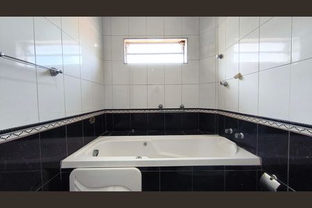 Casa à venda com 250m², 2 quartos e 2 vagas Casa à venda com 250m², 2 quartos e 2 vagasBanheiro da Suíte
