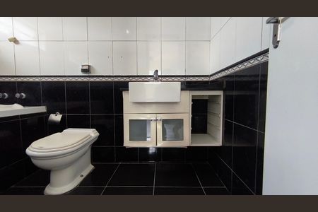 Casa à venda com 250m², 2 quartos e 2 vagas Casa à venda com 250m², 2 quartos e 2 vagasBanheiro da Suíte