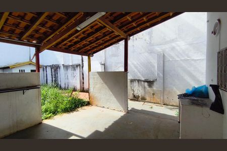 Casa à venda com 250m², 2 quartos e 2 vagas Casa à venda com 250m², 2 quartos e 2 vagasÁrea Externa