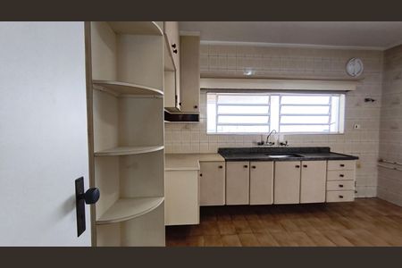 Casa à venda com 250m², 2 quartos e 2 vagas Casa à venda com 250m², 2 quartos e 2 vagasCozinha