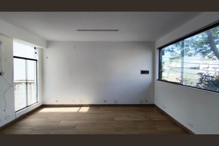 Casa à venda com 250m², 2 quartos e 2 vagas Casa à venda com 250m², 2 quartos e 2 vagasSala