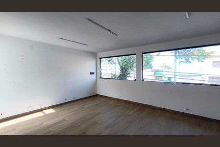 Casa à venda com 250m², 2 quartos e 2 vagas Casa à venda com 250m², 2 quartos e 2 vagasSala